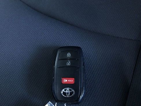 Certified 2022 Toyota Corolla Cross LE w/ Moonroof Package image 33