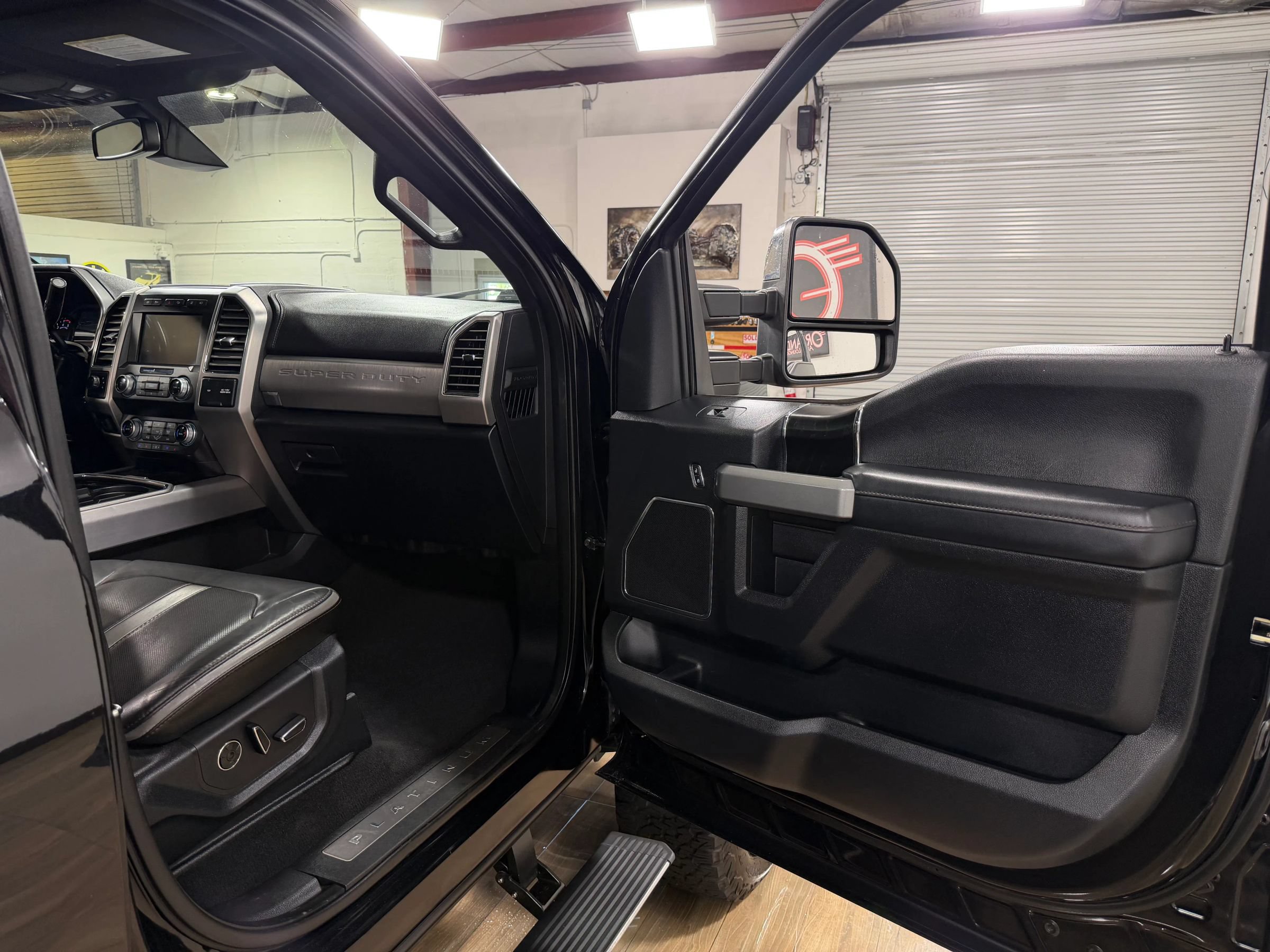 Used 2019 Ford F250 Platinum w/ Platinum Ultimate Package AWD/4WD image 21