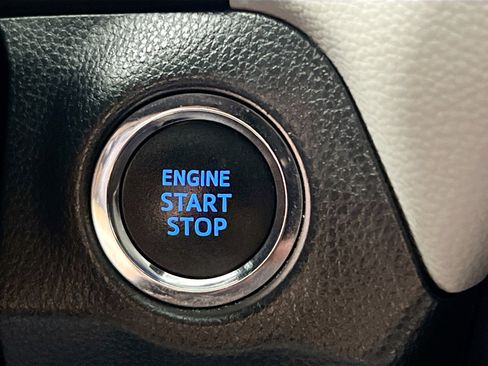 Used 2021 Toyota RAV4 XLE w/ Convenience Package FWD image 24