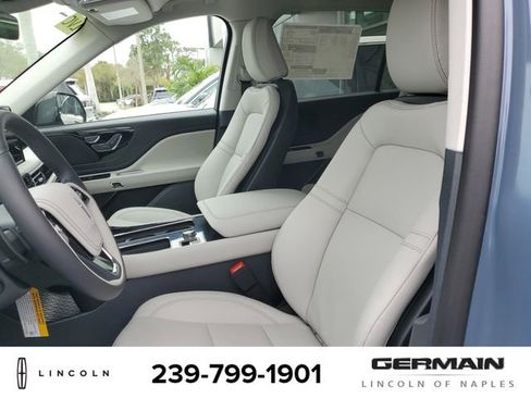 New 2026 Lincoln Aviator AWD w/ Jet Appearance Package image 18