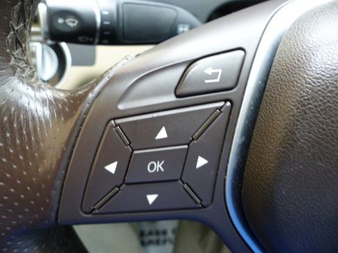 Used 2013 Mercedes-Benz C 250 Sedan image 38