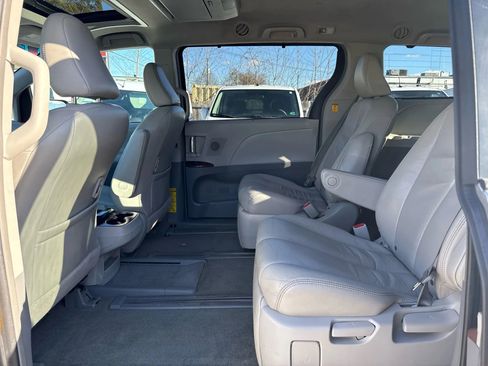 Used 2012 Toyota Sienna Limited image 46