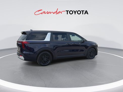 Used 2026 Kia Carnival FWD image 8