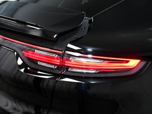 Used 2022 Porsche Cayenne Platinum Edition image 85