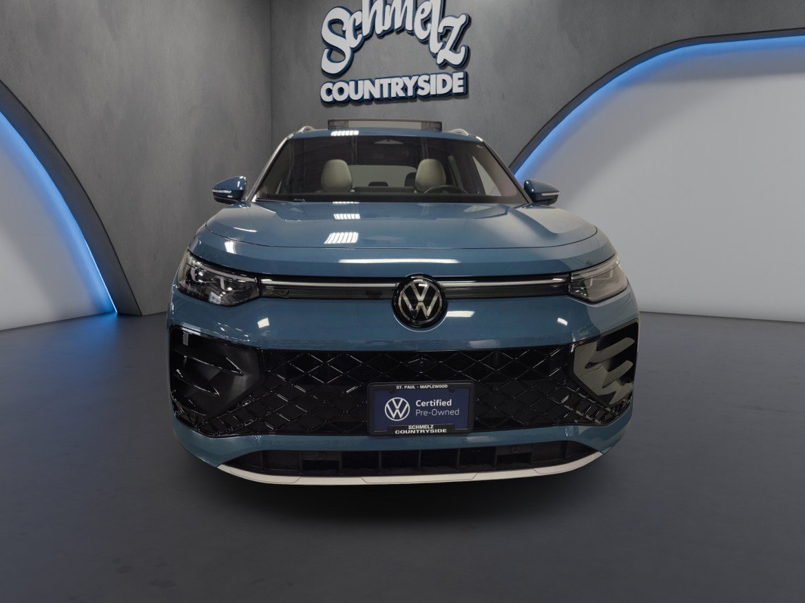 Used 2025 Volkswagen Tiguan SEL R-Line AWD/4WD image 2