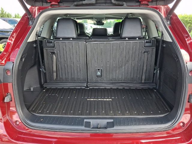 Certified 2022 Toyota Highlander XLE AWD/4WD image 28