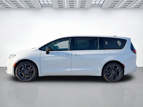 New 2026 Chrysler Pacifica Select FWD image 4