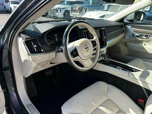 Used 2018 Volvo V90 T6 Cross Country image 11