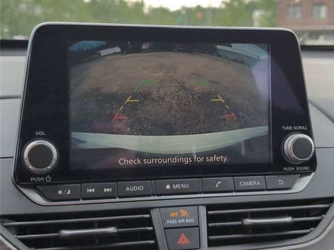 Used 2025 Nissan Altima 2.5 SV FWD image 22