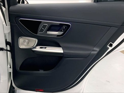 Used 2024 Mercedes-Benz GLC 300 image 12