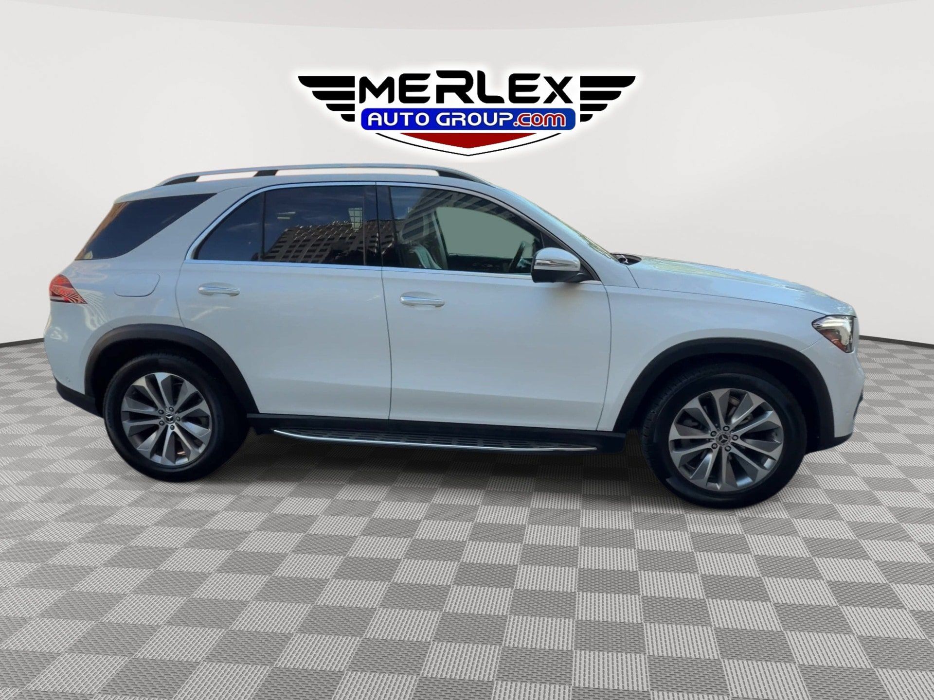 Used 2020 Mercedes-Benz GLE 350 4MATIC w/ Premium Package image 2