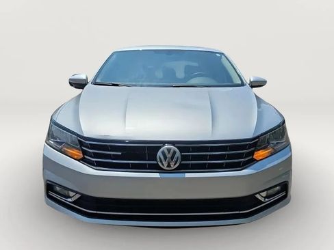 Used 2016 Volkswagen Passat 1.8T SE FWD image 4