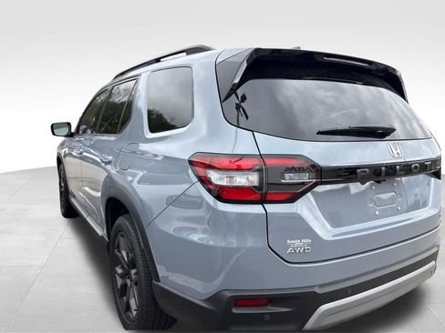 Used 2023 Honda Pilot Touring image 7