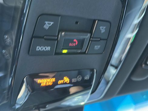 Used 2021 Toyota Venza XLE w/ Softex Package AWD/4WD image 14