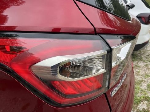 Used 2017 Ford Escape Titanium FWD image 9