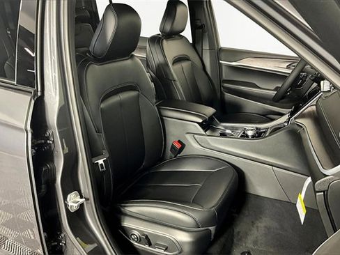 New 2025 Jeep Grand Cherokee L Limited w/ Black Appearance Package image 10