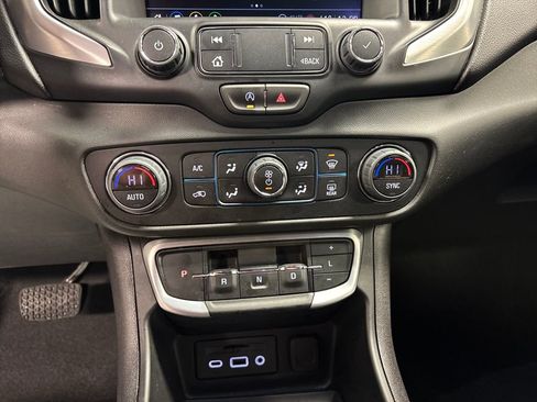 Certified 2024 GMC Terrain SLT image 38