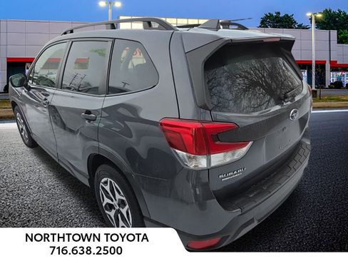 Used 2022 Subaru Forester Premium image 7