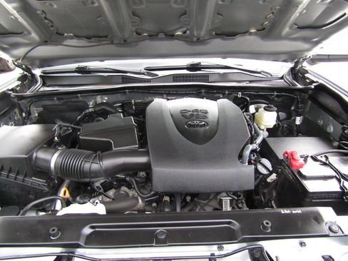 Used 2022 Toyota Tacoma SR AWD/4WD image 10