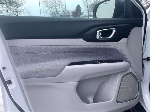 Used 2024 Jeep Compass Latitude image 22