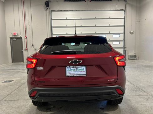 Used 2024 Chevrolet Trax RS w/ Driver Confidence Package image 7