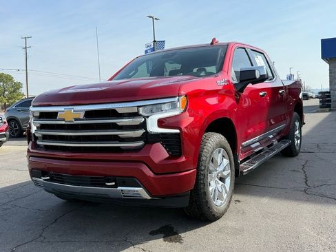 Used 2024 Chevrolet Silverado 1500 High Country w/ Technology Package AWD/4WD image 3