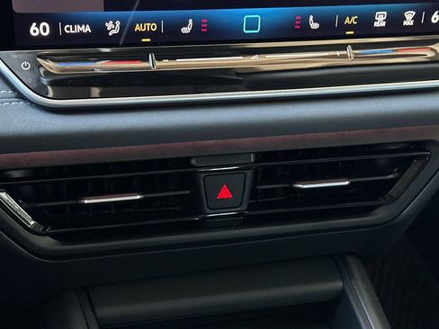 New 2026 Volkswagen Tiguan SE AWD/4WD image 18