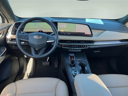 Used 2024 Cadillac XT4 Premium Luxury w/ Technology Package FWD image 15
