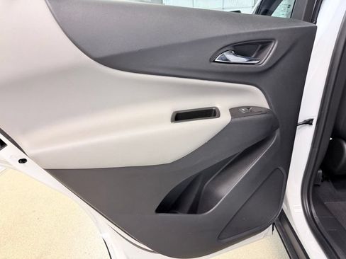 Used 2021 Chevrolet Equinox LS w/ LPO, Blackout Package FWD image 16
