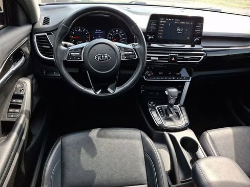 Used 2021 Kia Seltos EX image 11