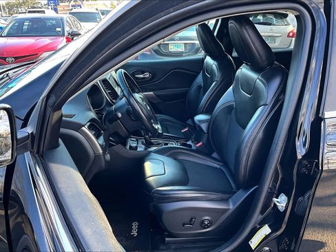 Used 2019 Jeep Cherokee Latitude Plus image 9