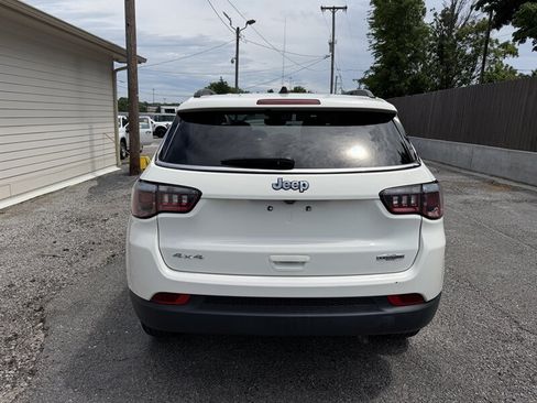 Used 2019 Jeep Compass Latitude w/ Cold Weather Group AWD/4WD image 9
