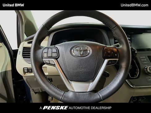 Used 2018 Toyota Sienna XLE FWD image 6