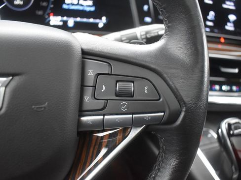 Used 2021 Cadillac Escalade Premium Luxury w/ LPO, Illumination Package image 17