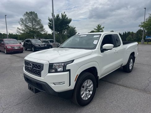 Used 2024 Nissan Frontier SV w/ SV Convenience Package AWD/4WD image 1