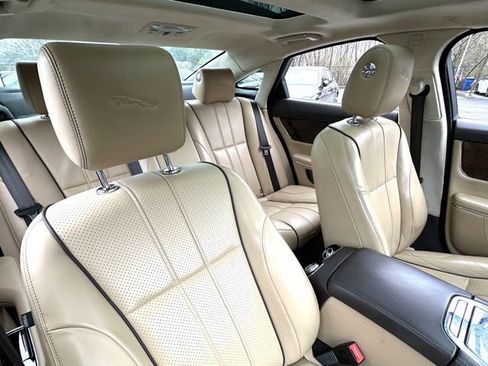 Used 2014 Jaguar XJ image 38