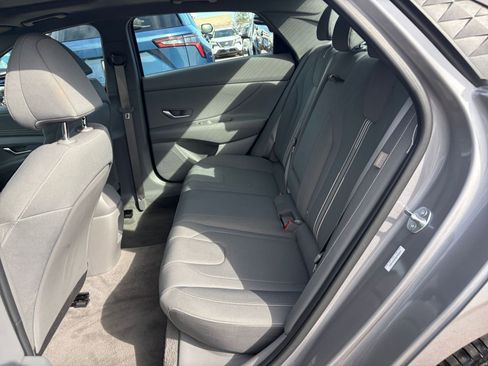 Used 2025 Hyundai Elantra SEL image 23