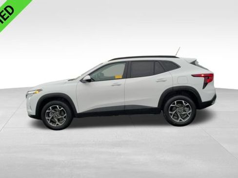 Certified 2025 Chevrolet Trax LT w/ Driver Confidence Package image 6