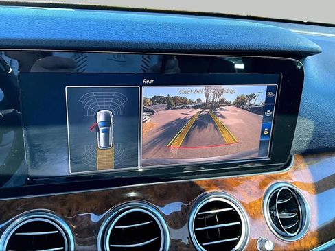 Used 2017 Mercedes-Benz E 400 4MATIC Wagon image 27