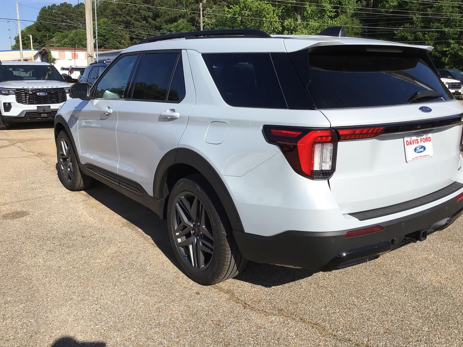 New 2026 Ford Explorer ST-Line w/ ST-Line Street Pack AWD/4WD image 11
