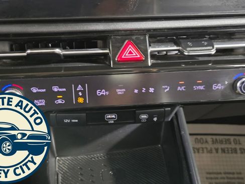 Used 2023 Kia Niro EX image 14