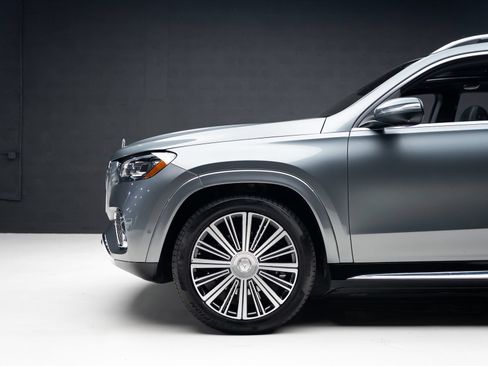 Used 2024 Mercedes-Benz Maybach GLS 600 4MATIC image 18