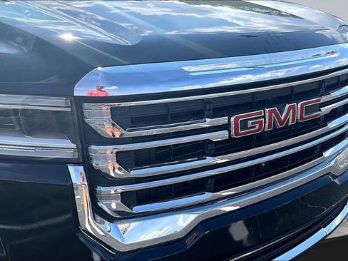 Used 2023 GMC Acadia SLT AWD/4WD image 27