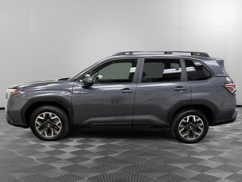 Used 2025 Subaru Forester Premium image 2