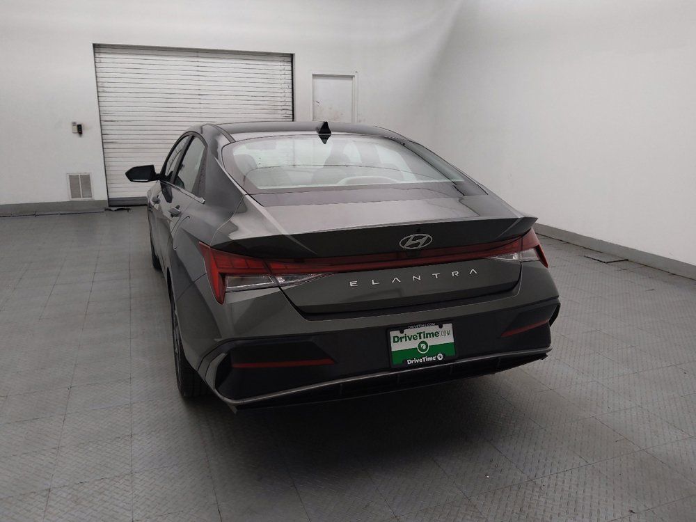 Used 2025 Hyundai Elantra SEL FWD image 6