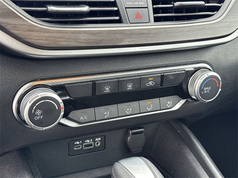 Used 2025 Nissan Altima 2.5 SV image 18