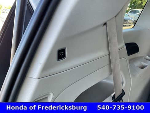 Used 2024 Chrysler Pacifica Touring-L FWD image 19