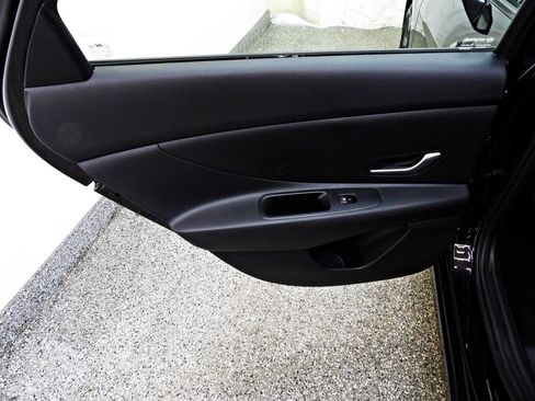 Used 2023 Hyundai Elantra SEL FWD image 9