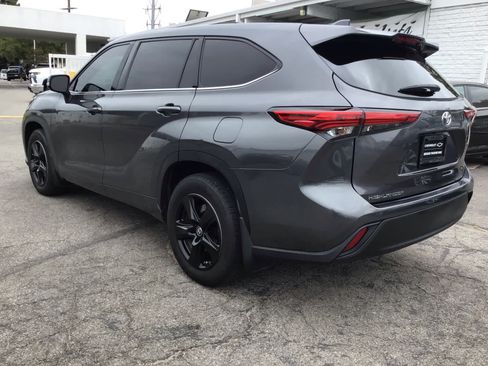 Used 2020 Toyota Highlander L FWD image 3