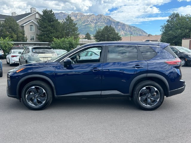Used 2025 Nissan Rogue SV AWD/4WD image 8